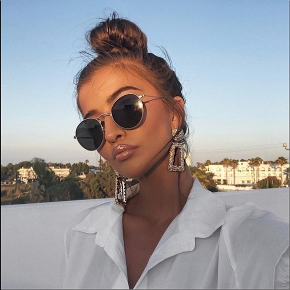 Zara gold raised design earrings - Picture 3 of 4